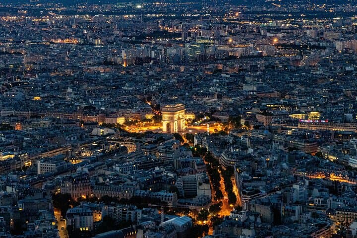 Soirée at the Eiffel Tower: Small-Group Guided Experience