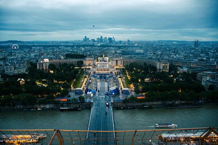 Soirée at the Eiffel Tower: Small-Group Guided Experience