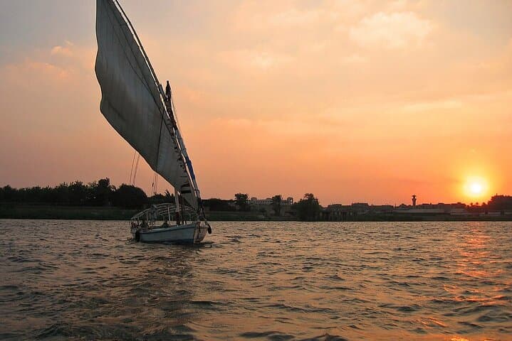 1 hour Private Sunrise or Sunset Felucca Ride in Luxor