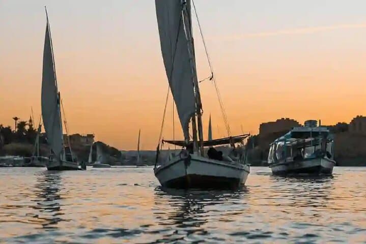 1 hour Private Sunrise or Sunset Felucca Ride in Luxor
