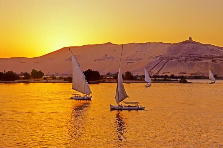 1 hour Private Sunrise or Sunset Felucca Ride in Luxor