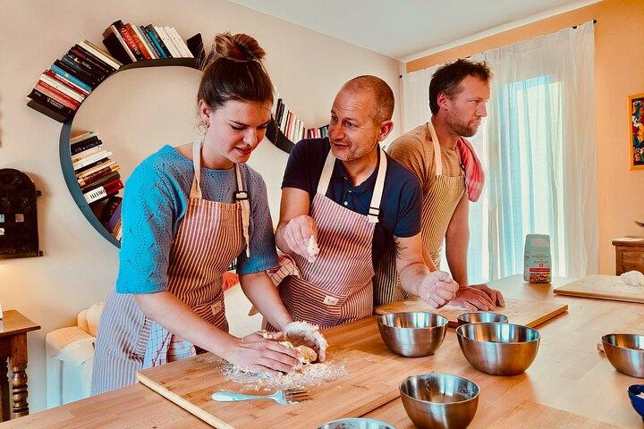 Verona Center: Pasta Class with Dinner & Wine in a Local Home