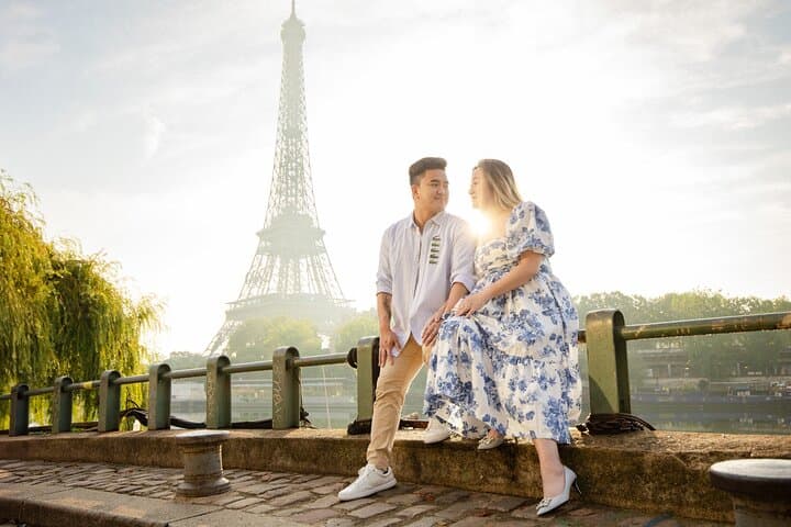 Paris private photoshoot around Eiffel Tower (or Louvre)