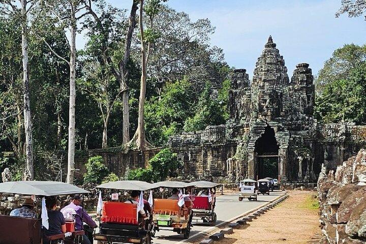 Siem Reap Private Full Day Angkor Wat Tour with Sunset or Sunrise