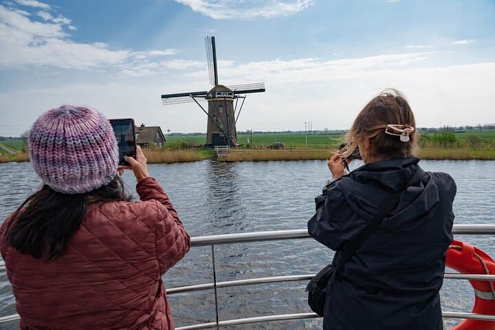 Amsterdam: Day trip to Tulip Farm, Keukenhof + Windmill Cruise