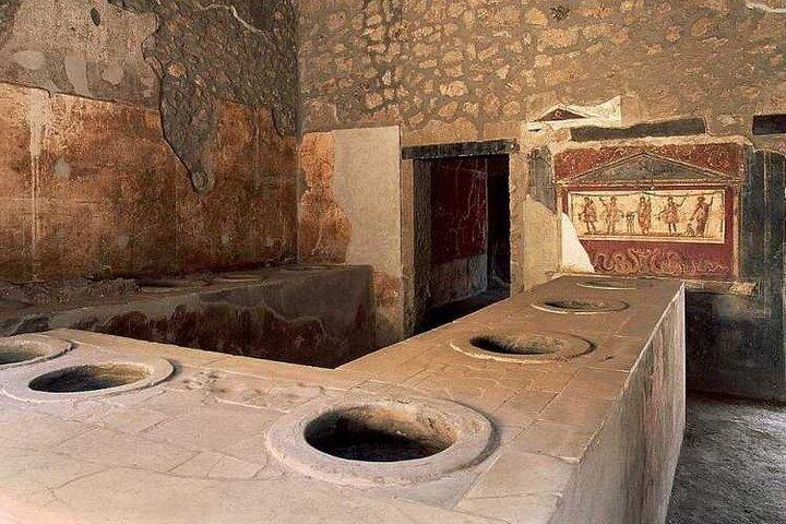 Pompeii, Mount Vesuvius and Vesuvius Cellars Tour from Salerno