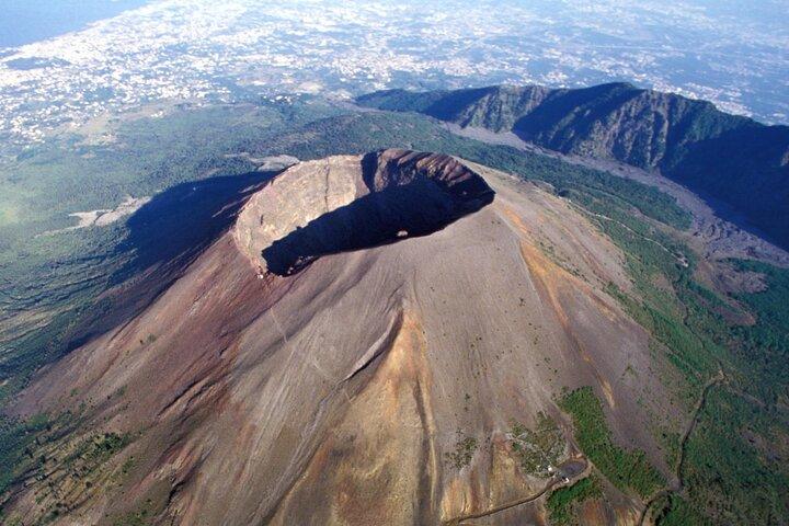 Pompeii, Mount Vesuvius and Vesuvius Cellars Tour from Salerno