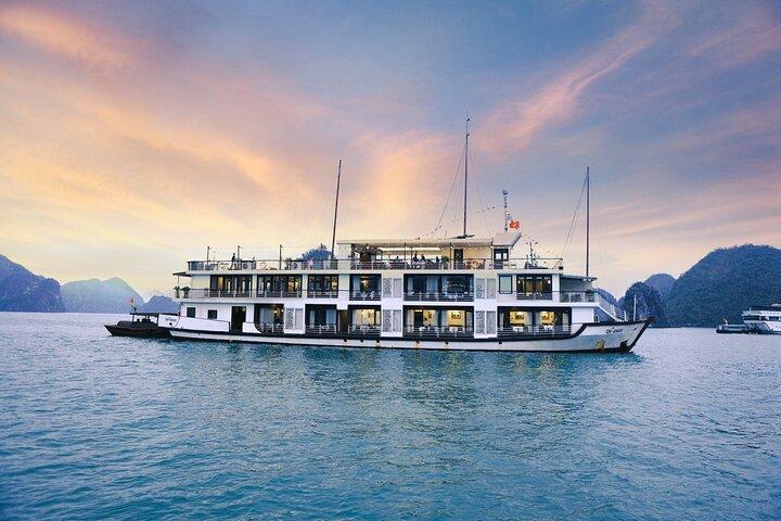Milalux 5-Star Cruise: 2-Day Discover Halong Bay from Hanoi