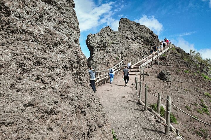 From Pompeii to Mount Vesuvius: Bus, Audio Guide, Ticket Included