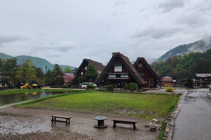ENGLISH SPEAKING GUIDE - Private Half-Day Tour to Shirakawago