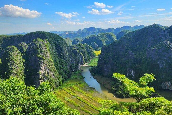 From Hanoi: Explore Hoa Lu, Trang An Grottoes & Mua Caves
