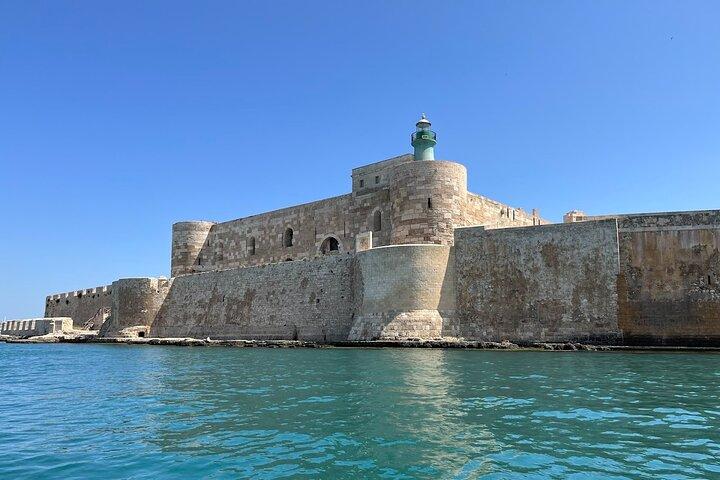 Syracuse Ortigia and Sea Caves Boat Tour with Captain Mirko