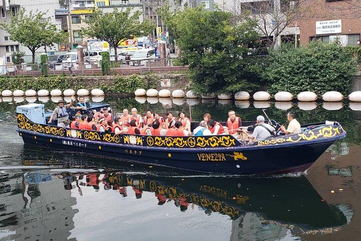 Cherry Blossom Viewing from a Boat: Tour in Yokohama Minato Mirai