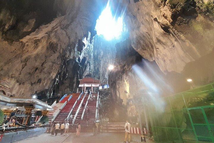 Batu Cave and Kuala Lumpur Heritage Tour by Train and Walking