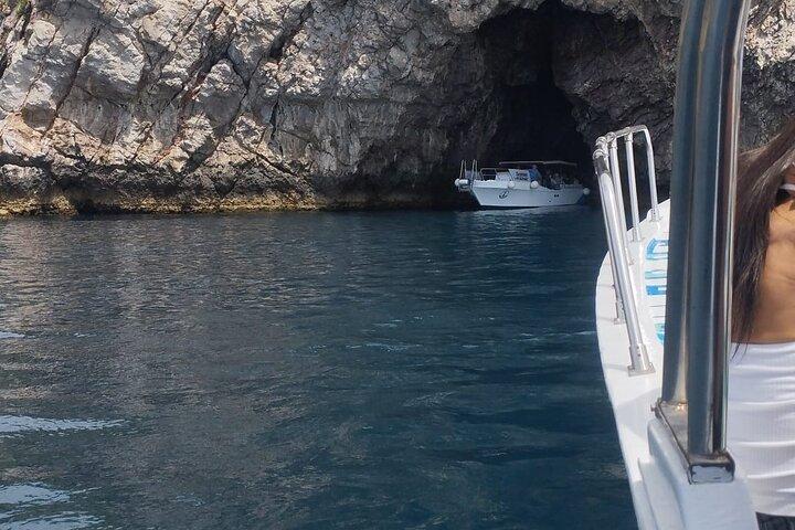 Excursions by boat: Gardens Naxos-Taormina-Isola Bella-DELFINI