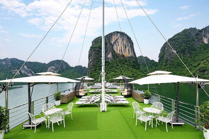 Ha Long Bay Day Cruise – Kayaking, Sung Sot Cave & Titop Island