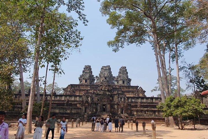 Full Day Angkor Wat Temples Tour with Pickup