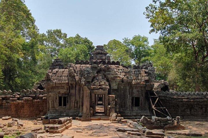 Full Day Angkor Wat Temples Tour with Pickup