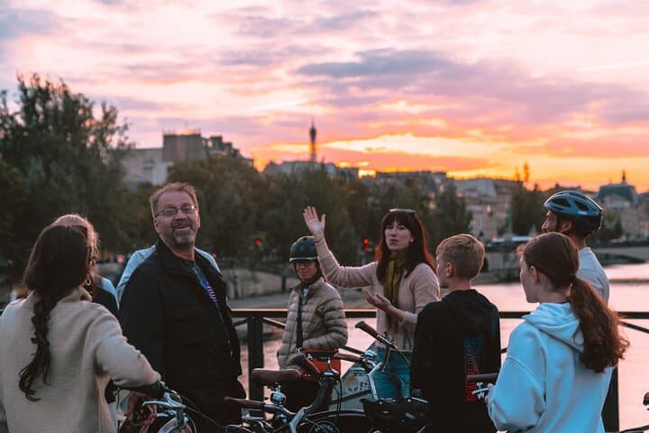 Paris Evening City of Lights Small Group Bike Tour & Boat Cruise