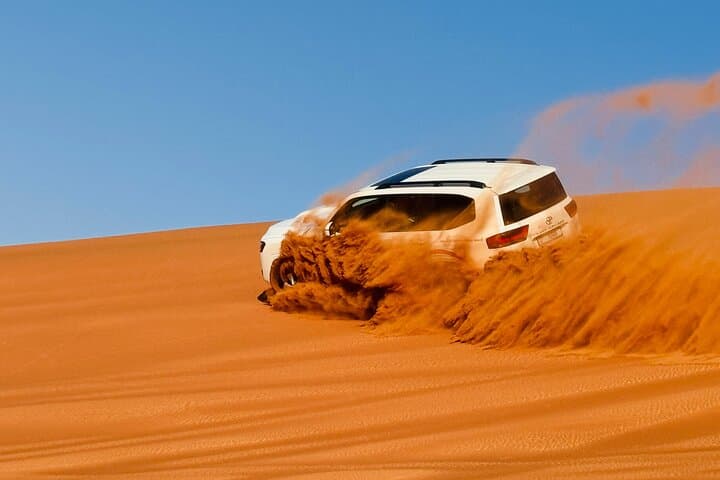 Dubai Desert safari Tour with Live BBQ & Belly Dance Shows