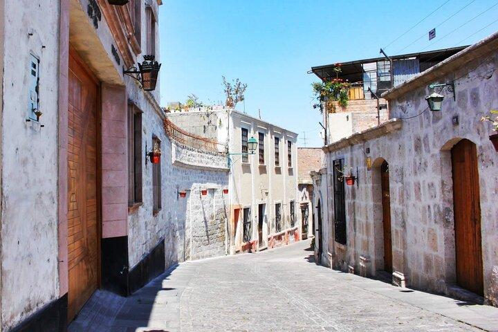 Walking City tour including the Monastery of Santa Catalina
