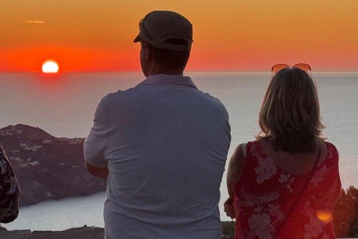 Private Tour of Santorini – Oia Sunset,Wine Tasting &Hidden Gems