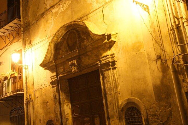 Palermo's Dark Shades: Ghost, Crime and Tasting Walking Tour