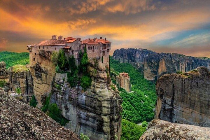 Meteora Monasteries Full-Day Private Tour from Athens