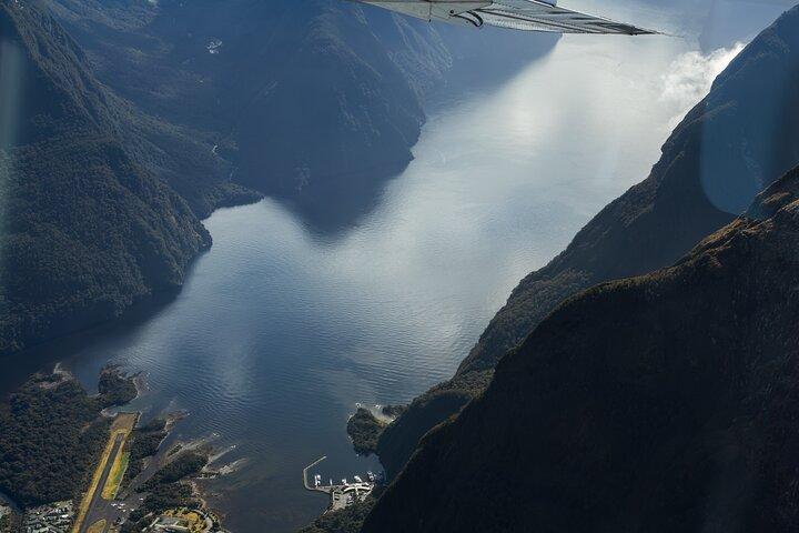 Milford Sound Scenic Flight with Landing from Queenstown