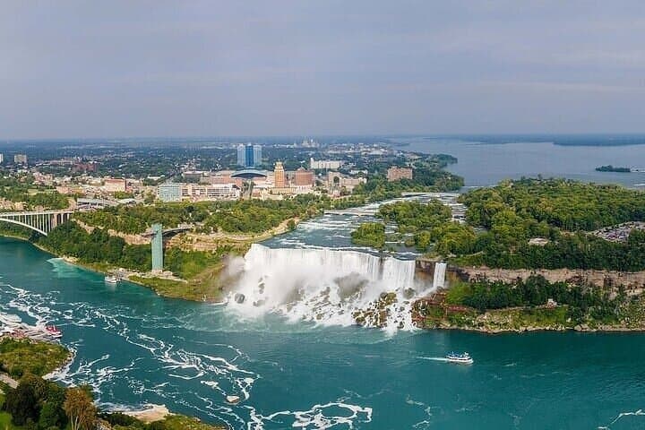 Private Full Day Niagara Falls Tour from New York