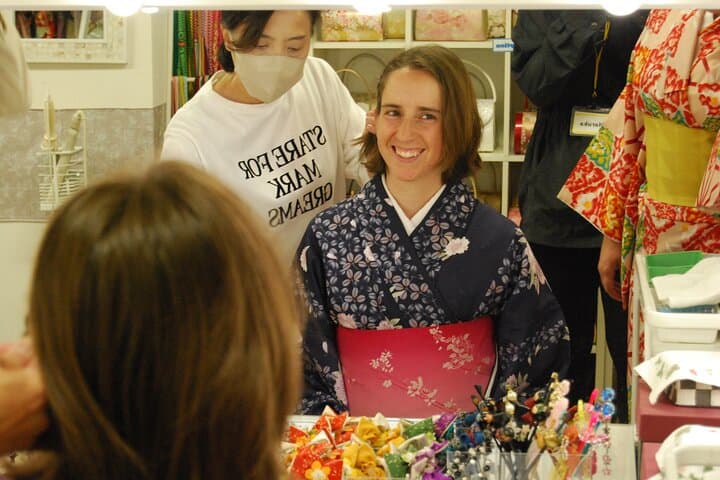 Tokyo: Kimono Experience -Photoshoot at Asakusa temple