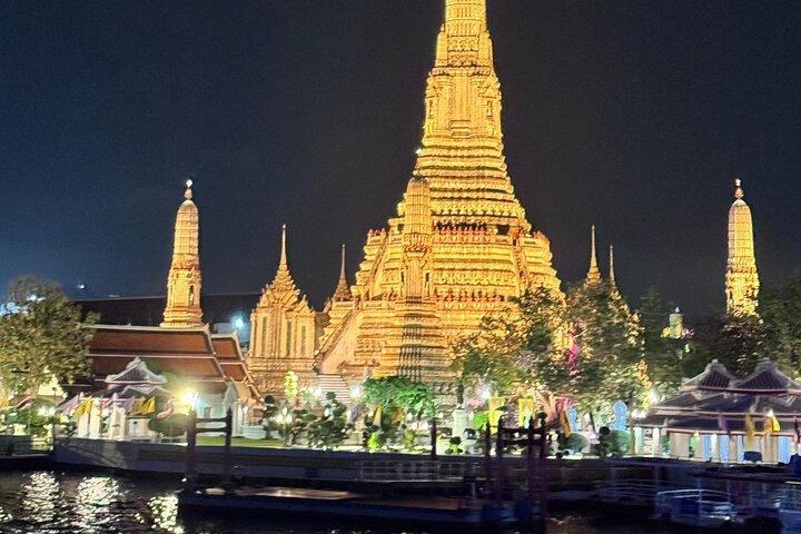 White Orchid Chao Phraya River Dinner Cruise free Beer in Bangkok