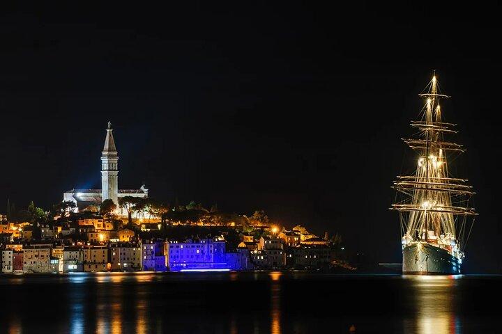 Private Nighttime Luxury Speedboat Tour of Rovinj with Wine
