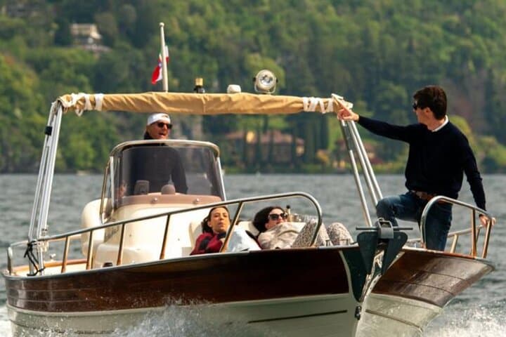 2H Private Cruise on a beautiful wooden speedboat on Lake Como
