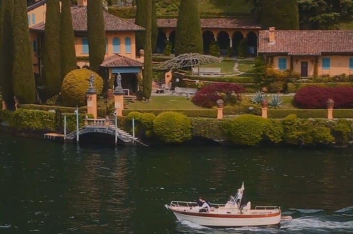 2H Private Cruise on a beautiful wooden speedboat on Lake Como
