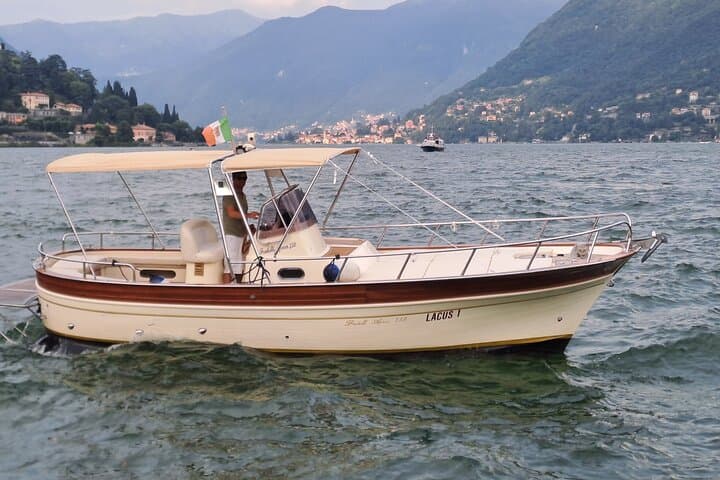 2H Private Cruise on a beautiful wooden speedboat on Lake Como