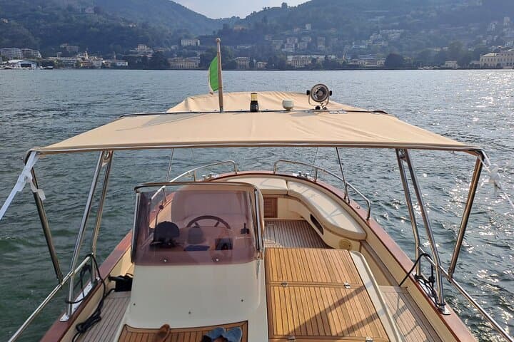 2H Private Cruise on a beautiful wooden speedboat on Lake Como