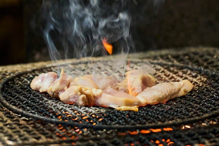 Osaka: Guided Food Tour with 12 Dishes at 4 Local Eateries