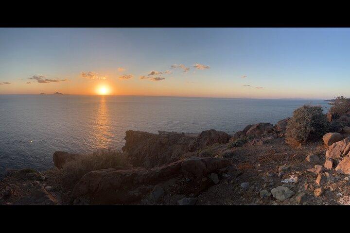 Private Tour of Santorini – Oia Sunset,Wine Tasting &Hidden Gems