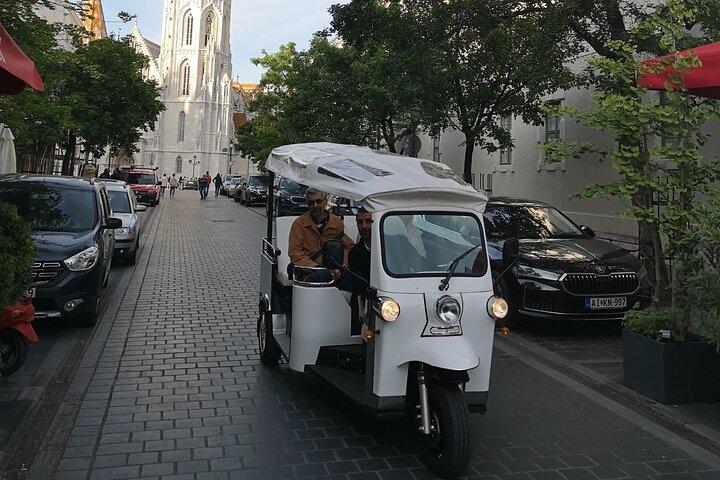 Private Sightseeing Tour using Electric Tuk Tuk Ride in Budapest