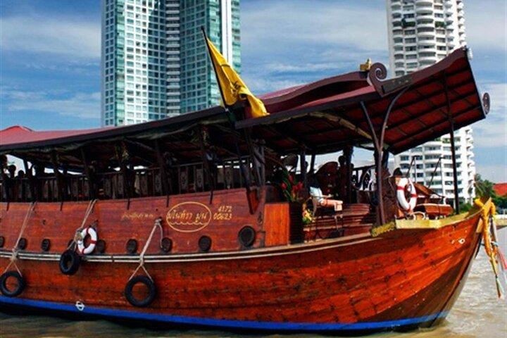Manohra Royal Thai Dinner Cruise with pre Canapés