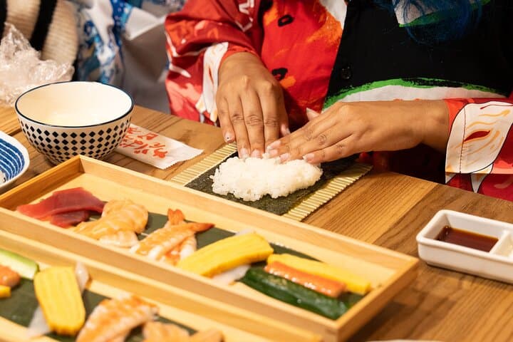 Popular Sushi Making Class in Asakusa