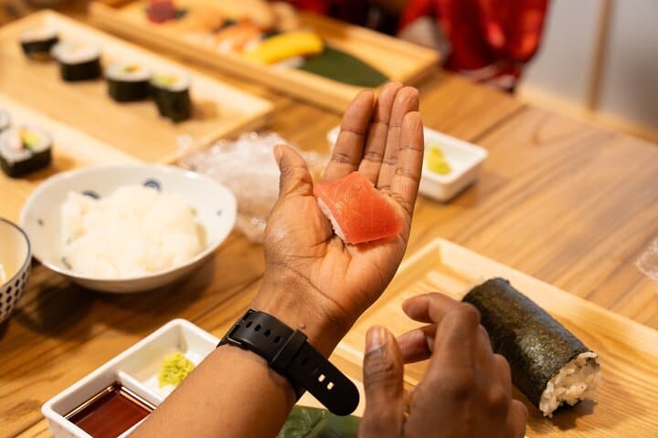 Popular Sushi Making Class in Asakusa