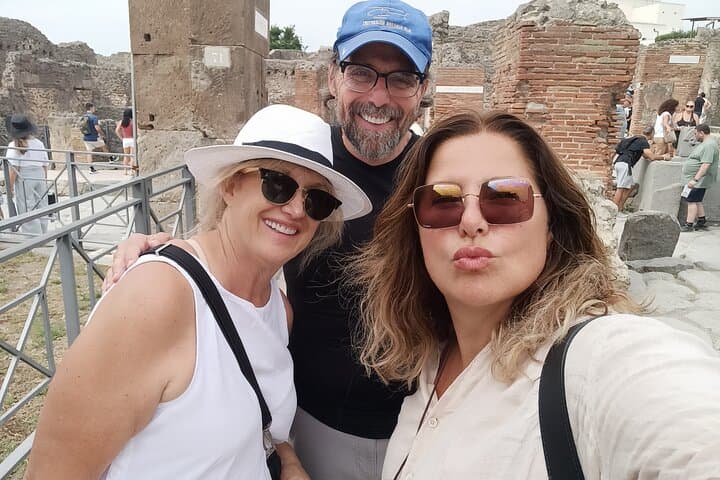 From Naples to Positano with 2hr stop at Pompeii or Vice Versa