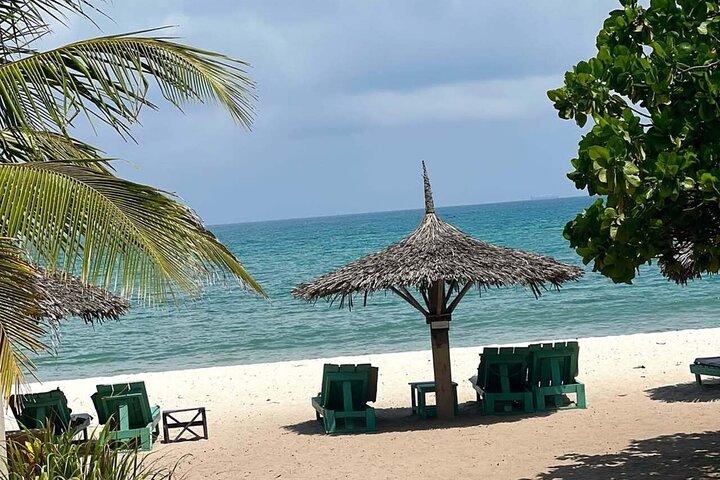 Dar es Salaam: Beach Day Tour with Resort Access