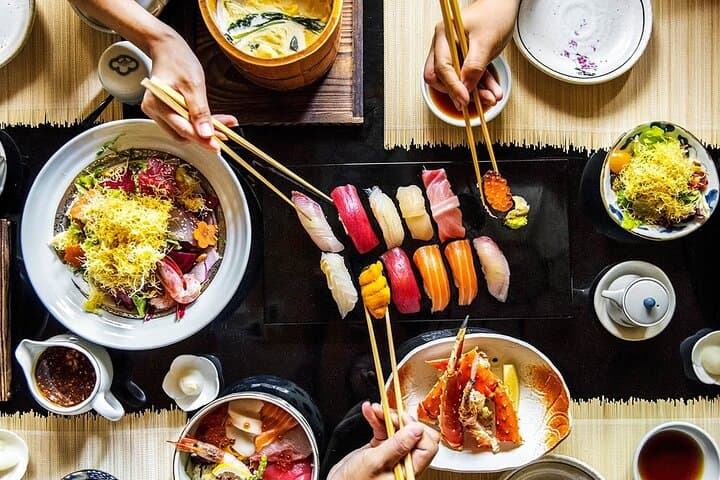 Tokyo: Shinjuku Food Tour with 15 Dishes and 4 Local Eateries