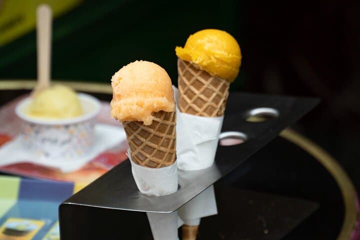 Paris: Pastries & Damnations - A Sweet Tour of the Old City