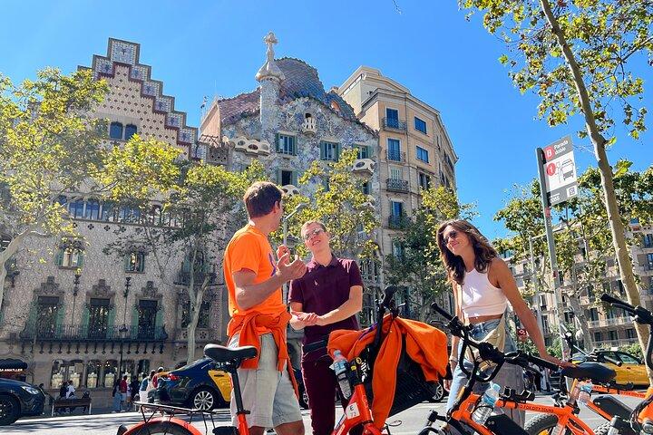 Barcelona Gaudi Bike Tour: Modernist Highlights by Bike or E-Bike