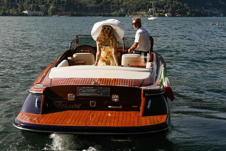 4 hours Boat Tour with luxury motorboat at Lake Como