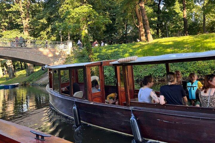 Riga: Private Riga canal boat tour with Welcome Drinks